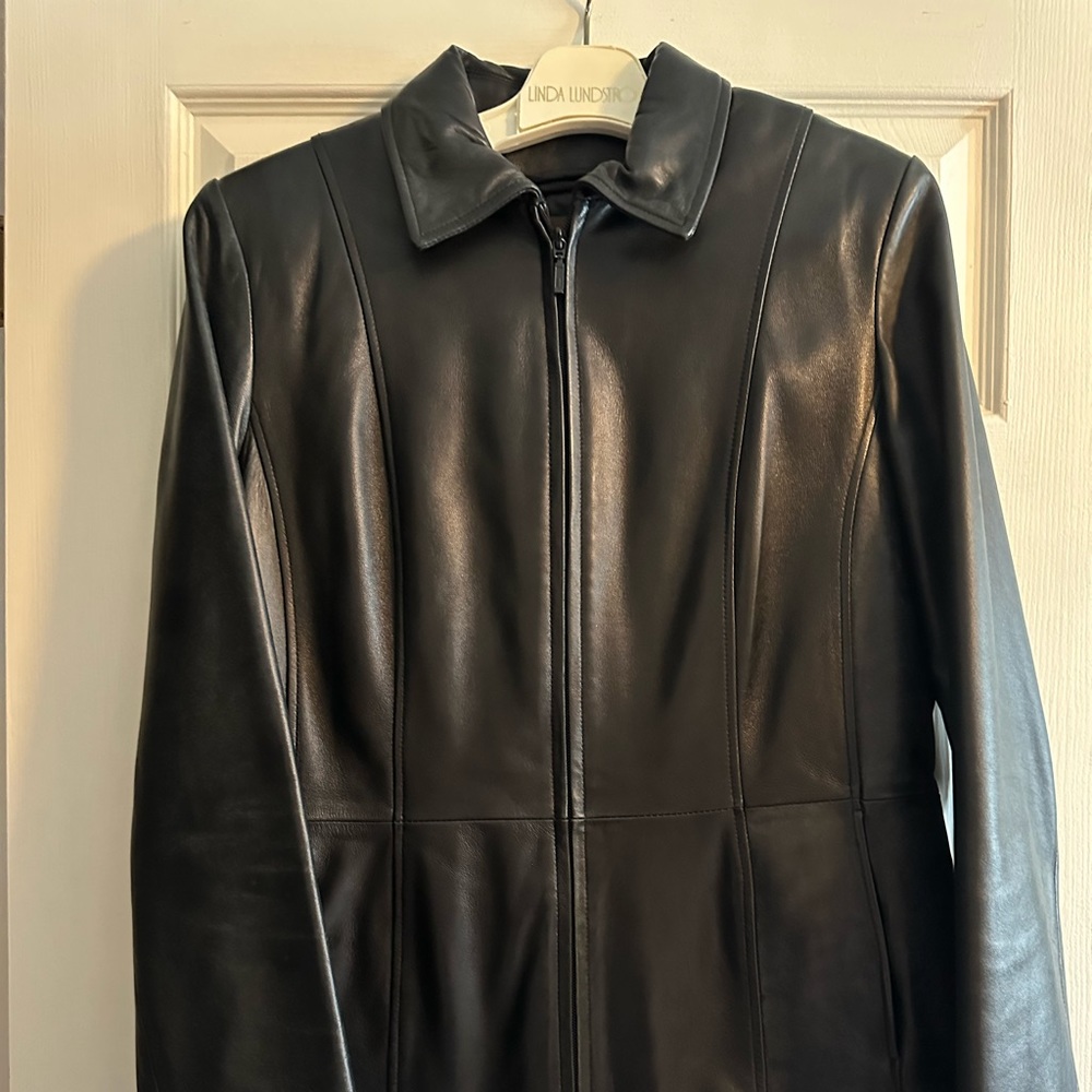 Danier Black leather jacket - Picture 3 of 16